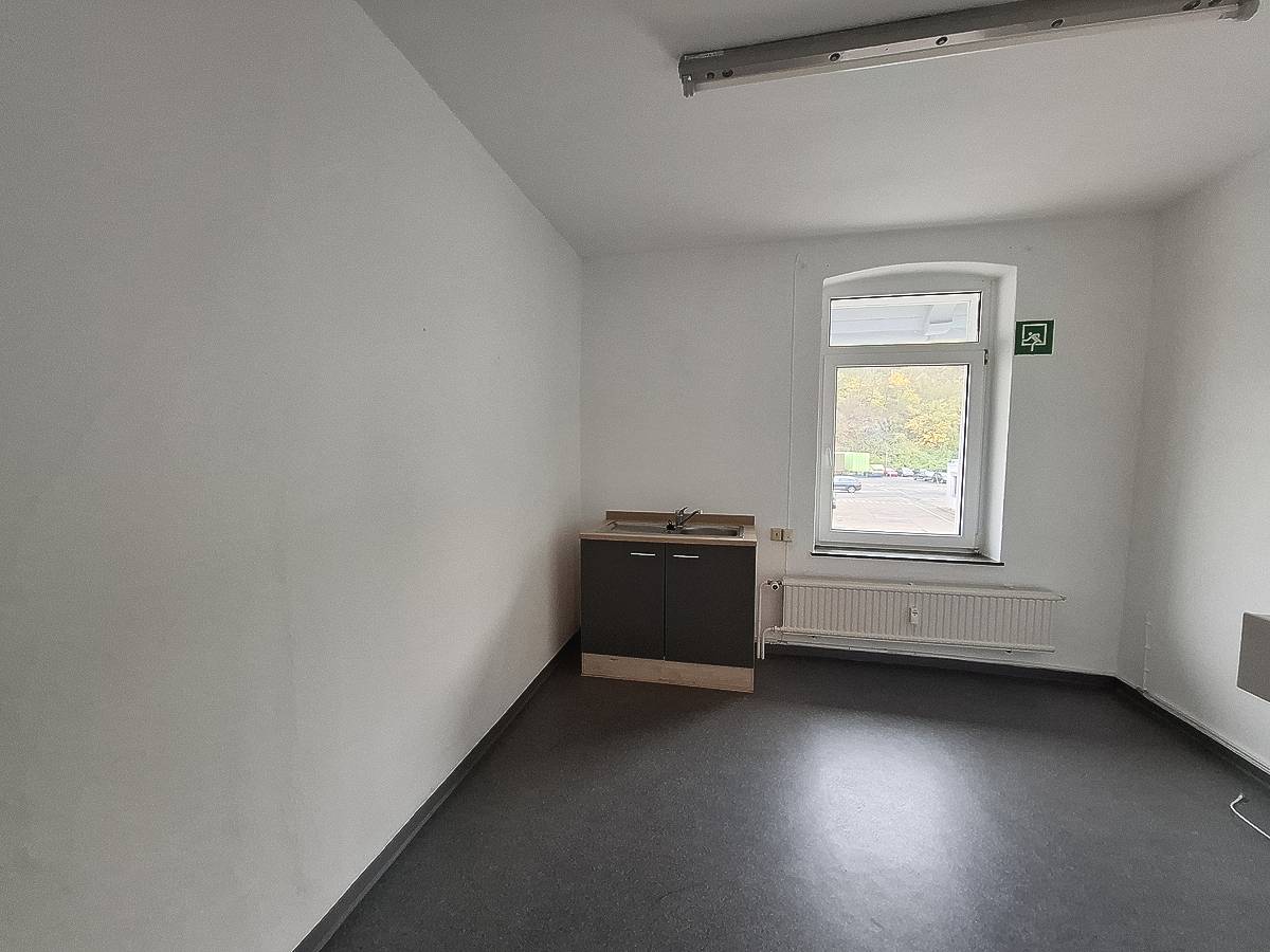 Büro mit Küchenschrank