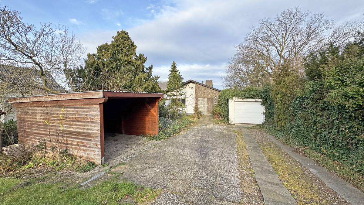 Carport und Garage