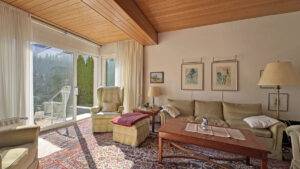 große Fensterflächen mit Blick in den Garten