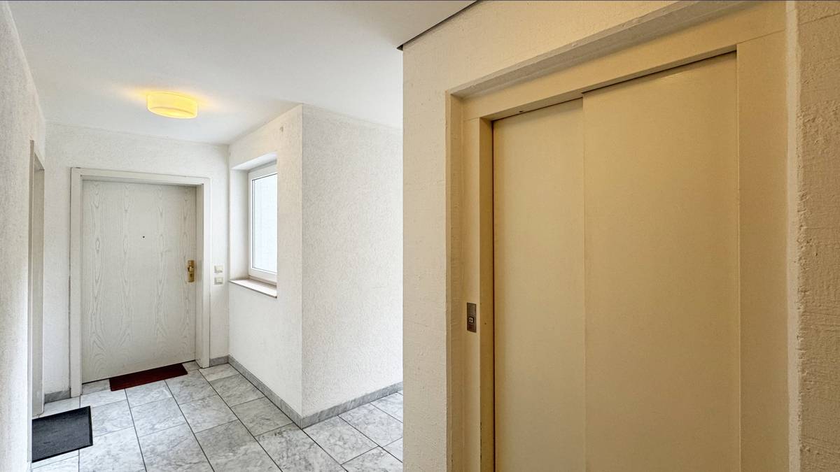 barrierefreier Zugang mit Fahrstuhl