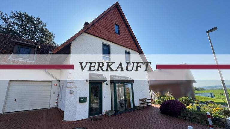 Vorderansicht mit Garage