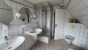 Badezimmer - Dachgeschoss (1)