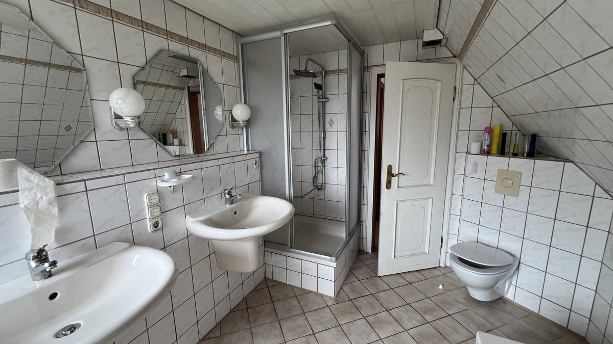 Badezimmer - Dachgeschoss (1)