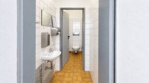 Gewerbeeinheit -  ein WC von vier.
